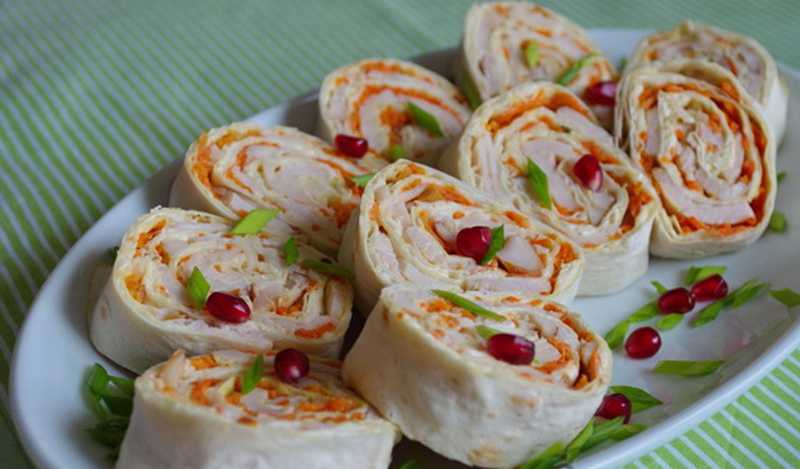 Рулеты из лаваша с разными начинками: 3 простых и вкусных рецепта на новый год 2023