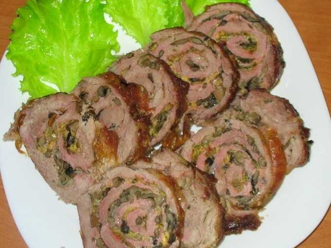 Мясной рулет из фарша в духовке: 7 рецептов рулета с начинкой
