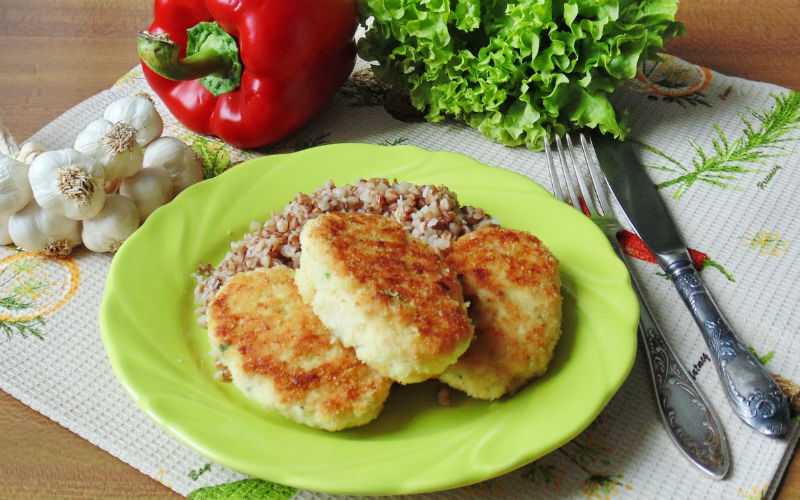 Рецепт приготовления вкусных куриных котлет с кабачком