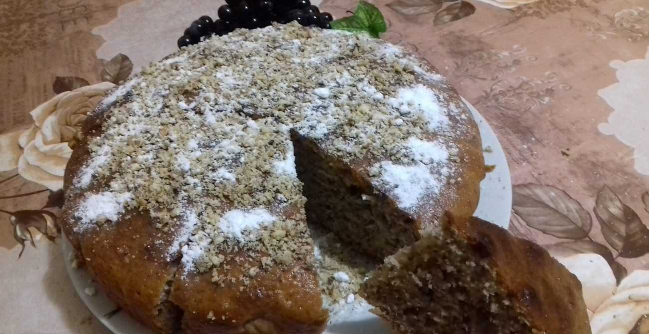 Бисквитный рулет с вареной сгущенкой и орехами пошаговый рецепт
