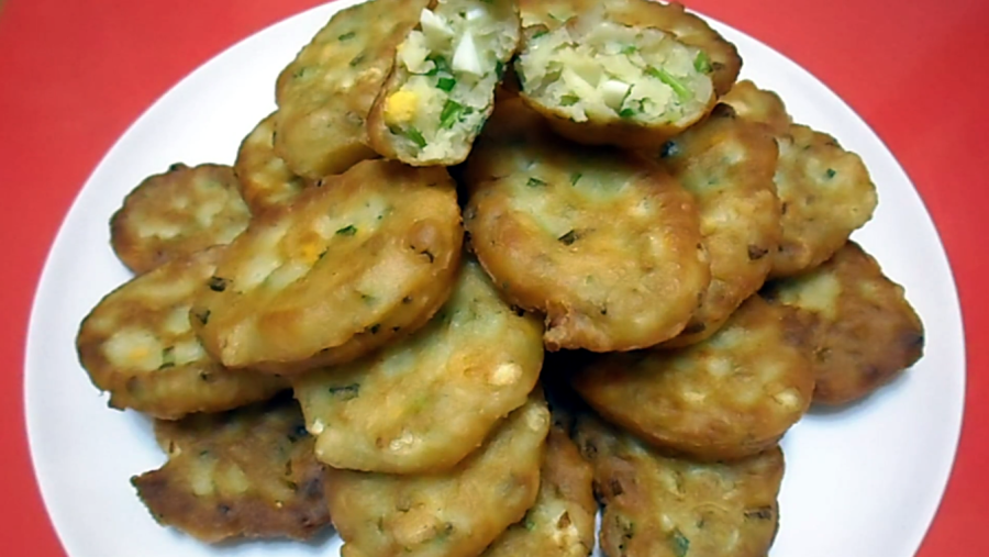 Пирожки с яйцом и луком