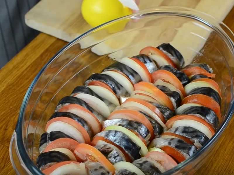 Запеченная скумбрия - рецепт с пошаговыми фото | меню недели