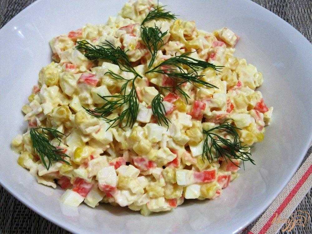 Очень вкусные салаты с крабовыми палочками – 15 рецептов
