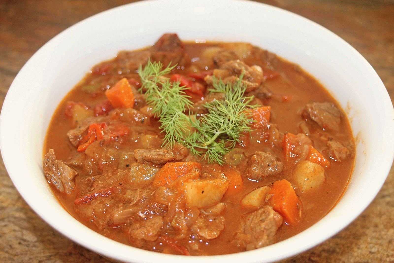 Гуляш из куриной грудки – 7 вкусных рецептов приготовления