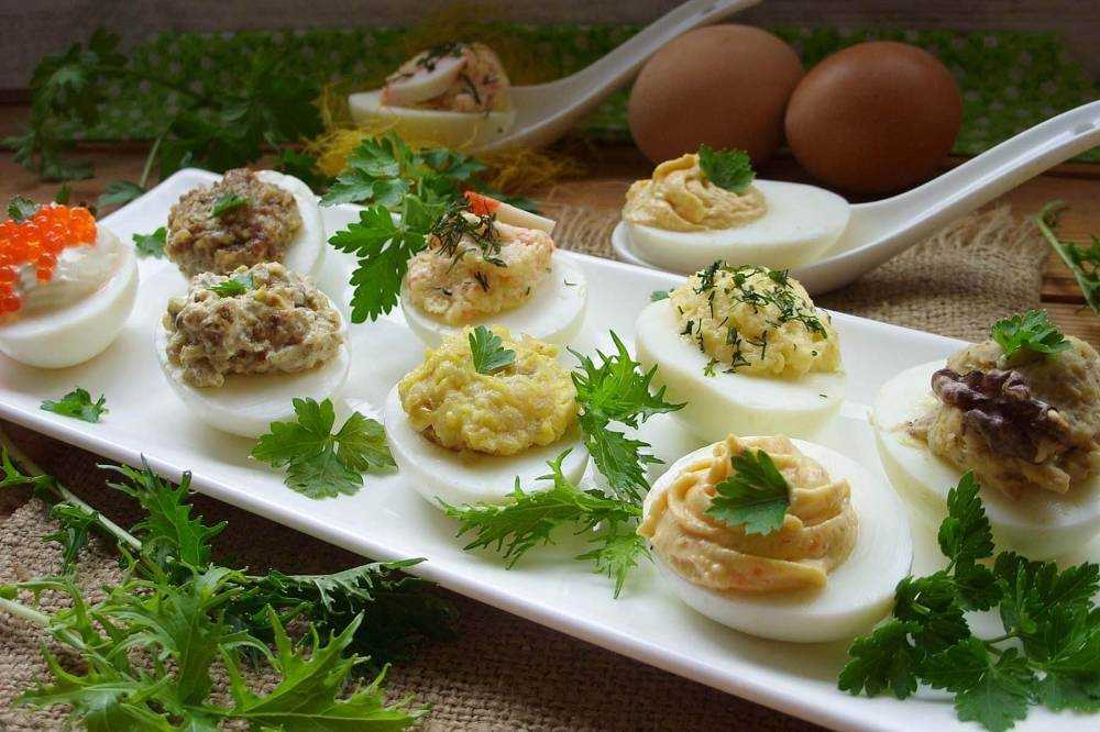 Яйца, фаршированные грибами — 8 рецептов классной закуски