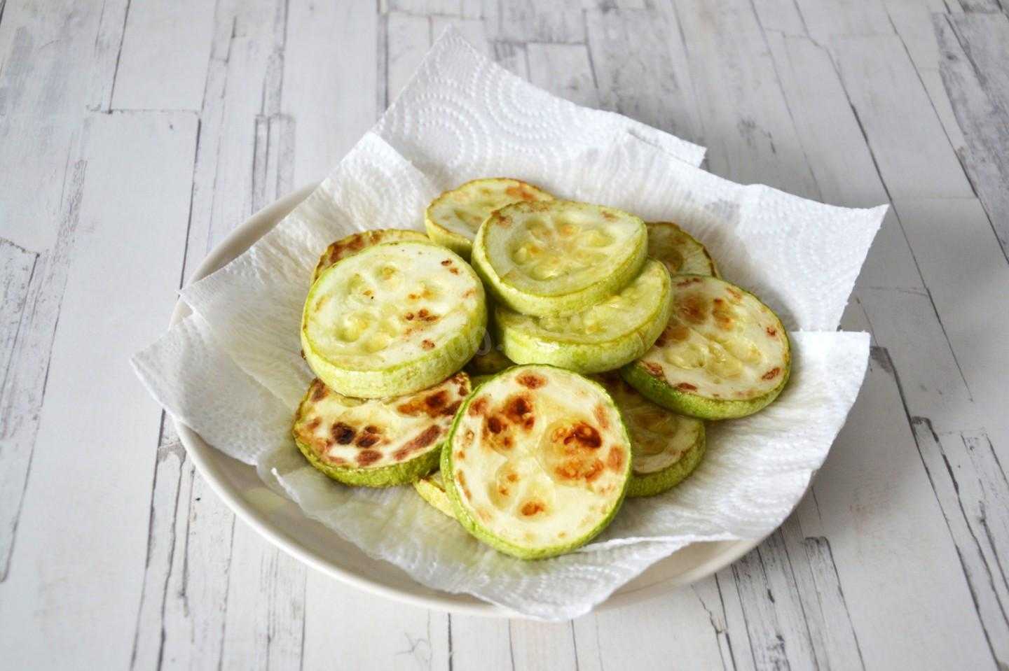 Кабачки, жареные на сковороде: 8 рецептов быстрого и вкусного ужина