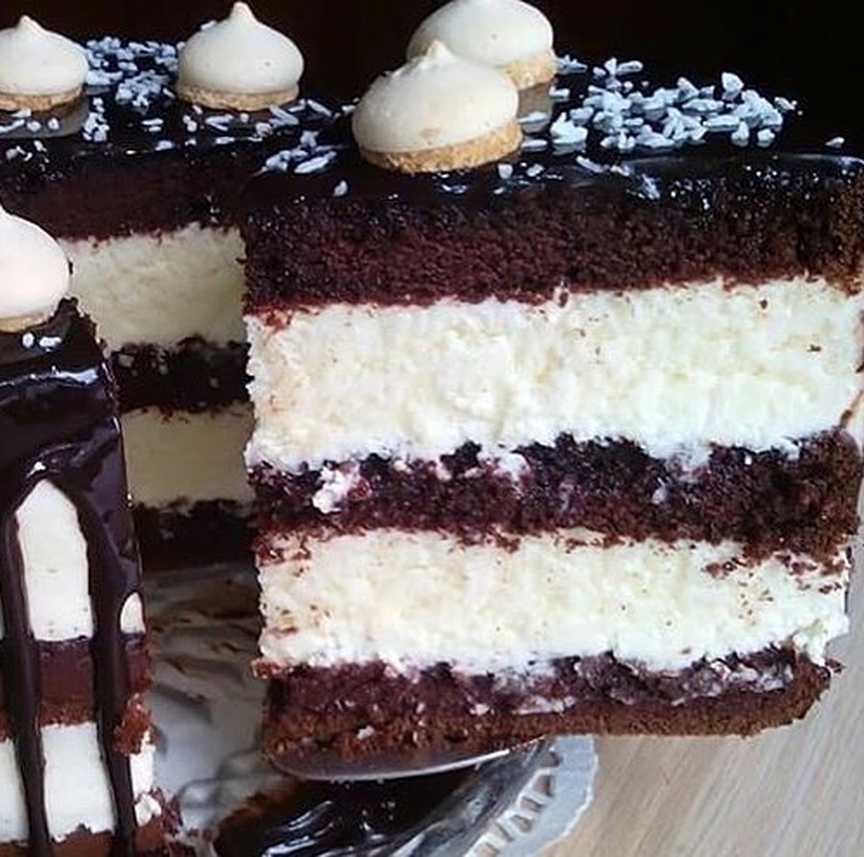 Торт Баунти с кремом чиз. Кокосовый торт Баунти. Шоколадно кокосовый торт. Торт с кокосовой стружкой и шоколадом. Торт кокосовый рецепт баунти