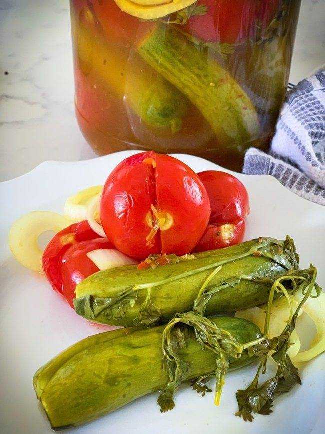 Маринованная капуста в банках на зиму - очень вкусная и хрустящая