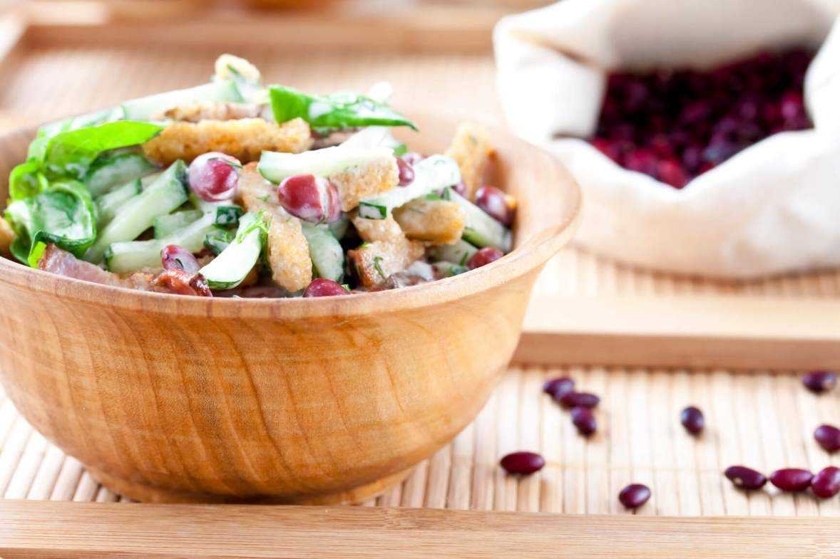 Салат с фасолью и сухариками – 20 очень вкусных и простых рецептов с фото