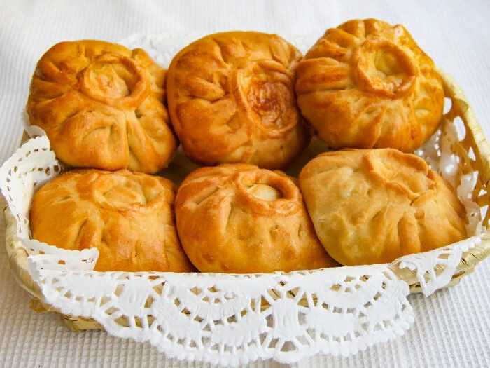 Татарская выпечка: элеш с курицей, рецепт приготовления