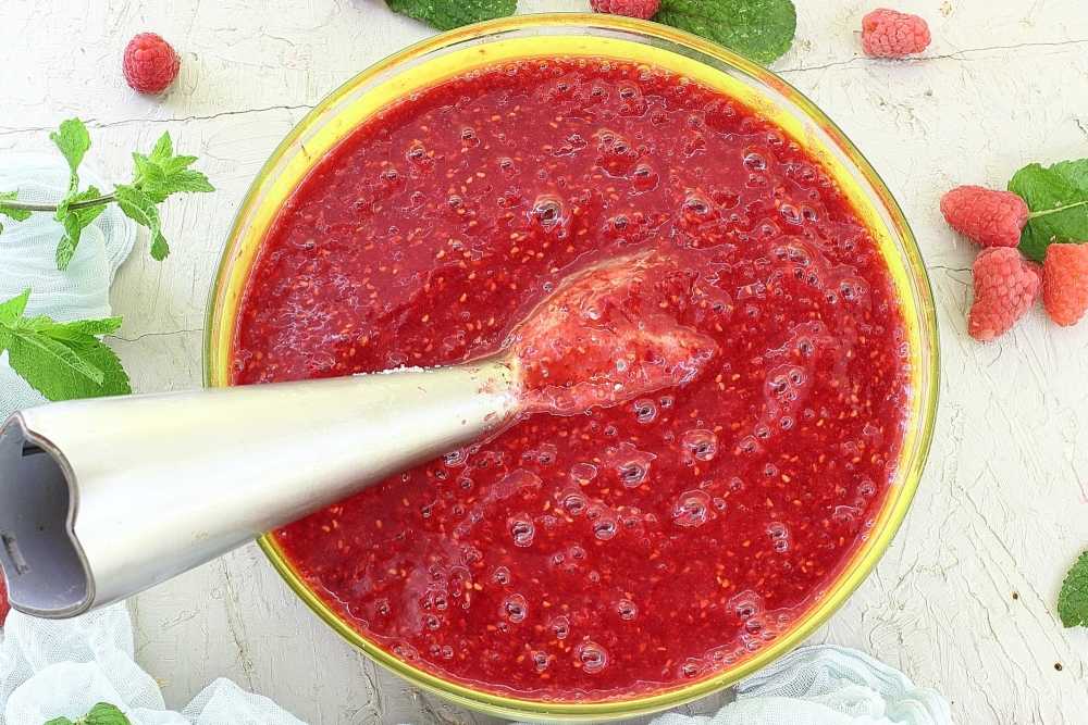 5 фруктово-ягодных соусов, которые шикарно подойдут к мясу, курице или рыбе