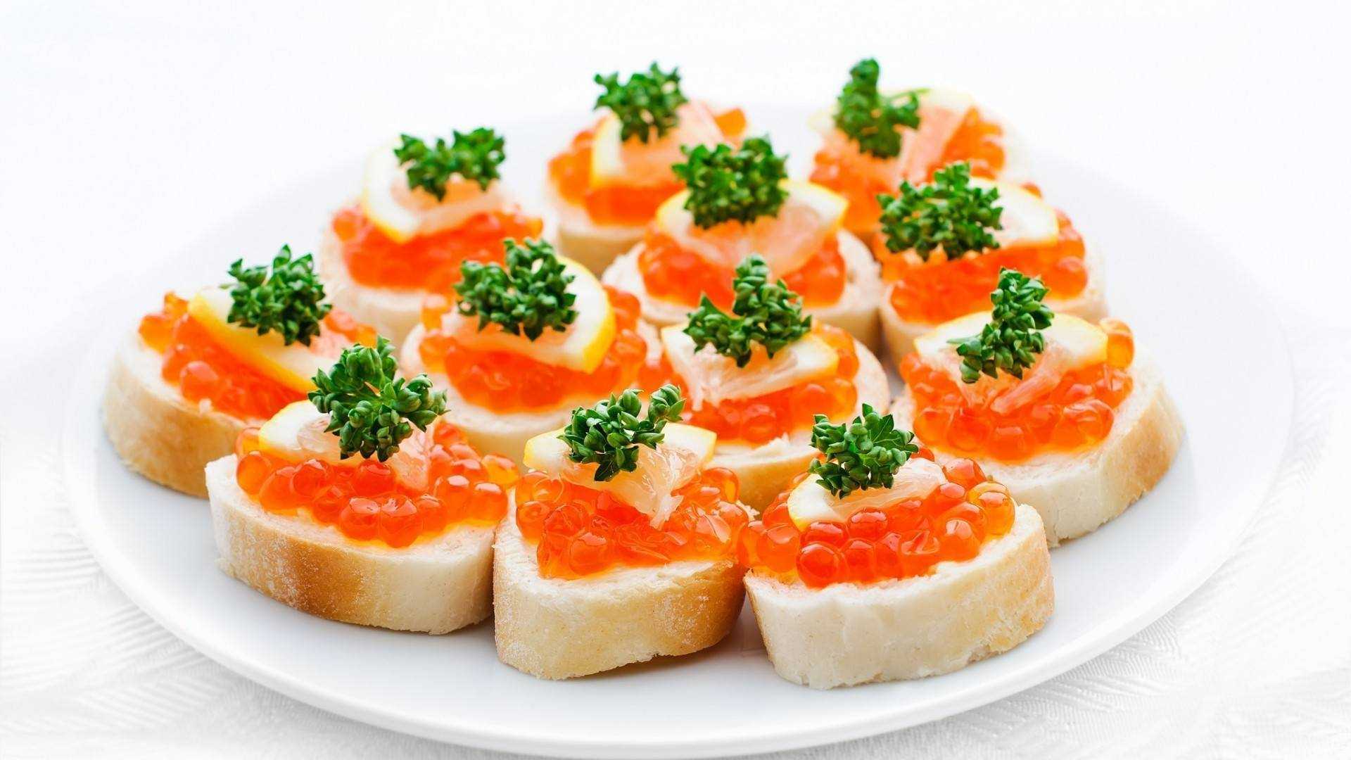 Бутерброды с красной рыбой: 11 вкусных и простых рецептов на праздничный стол