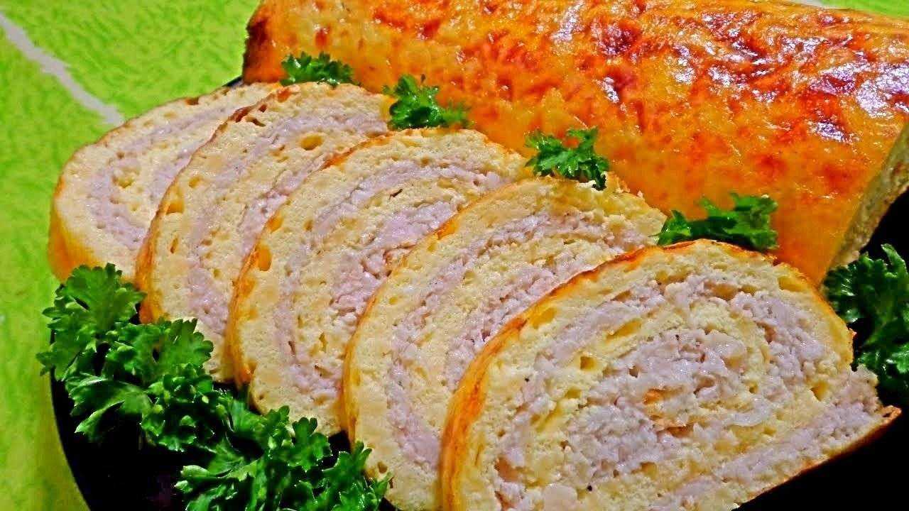 Рулеты из фарша в фольге. Сырно мясной рулет. Мясной рулет с сыром. Сырный рулет с фаршем. Рулет из куриного фарша.