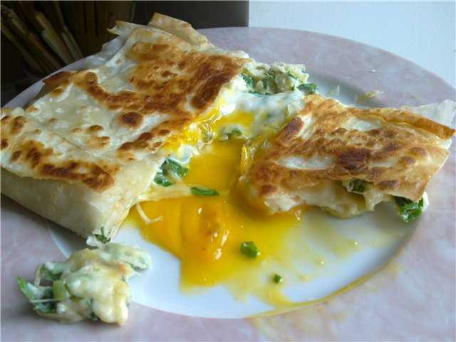 Ёка: рецепт вкусной лепёшки с сыром и яйцом