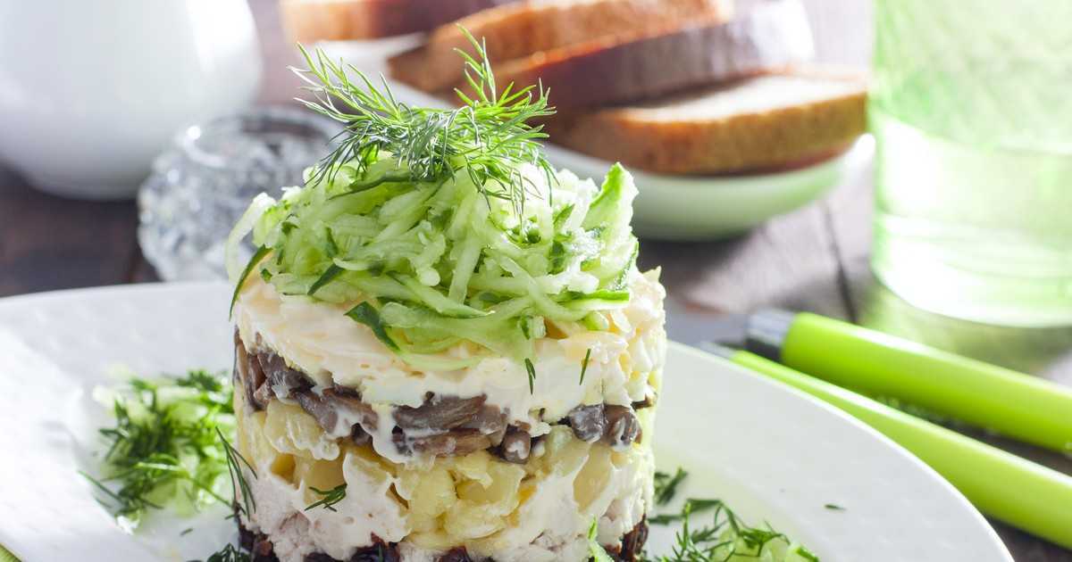 Салат цезарь с курицей
