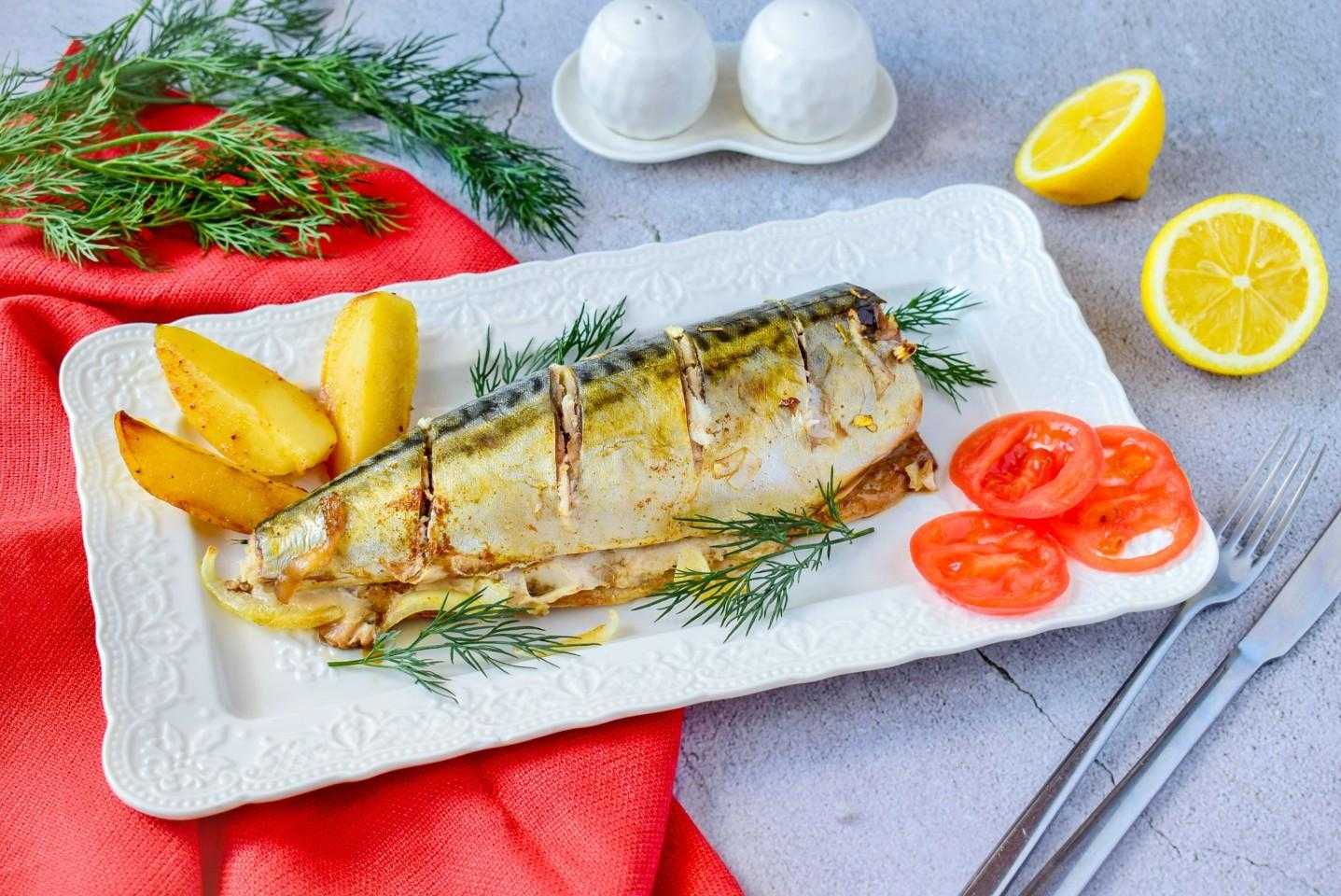 Скумбрия в духовке с картошкой