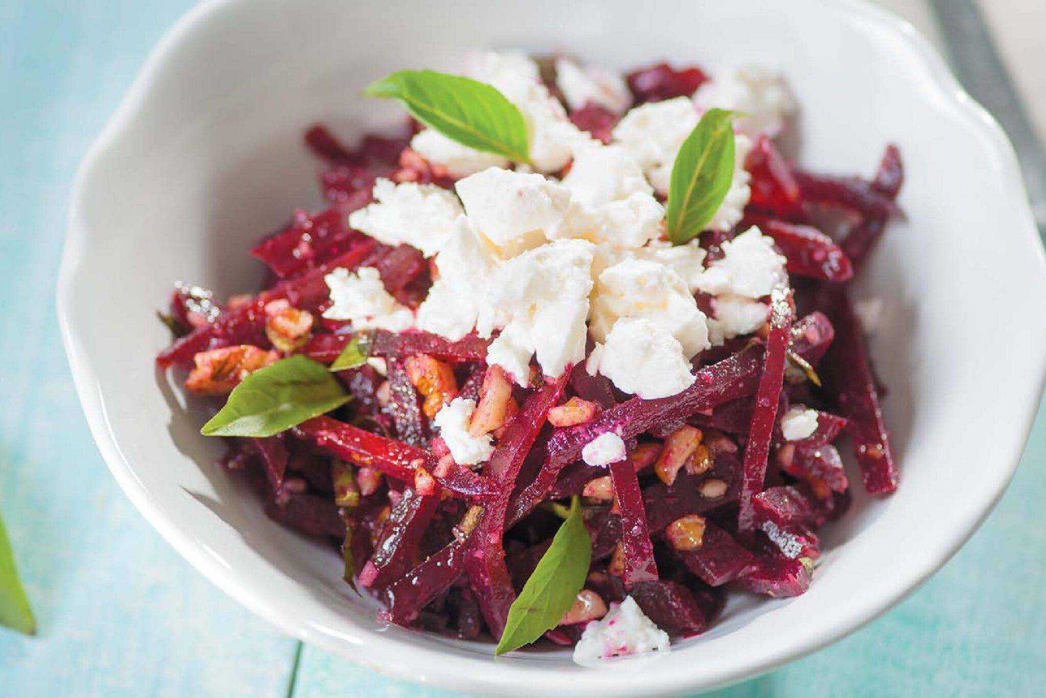 Салат с вареной свеклой — 11 вкусных и простых рецептов