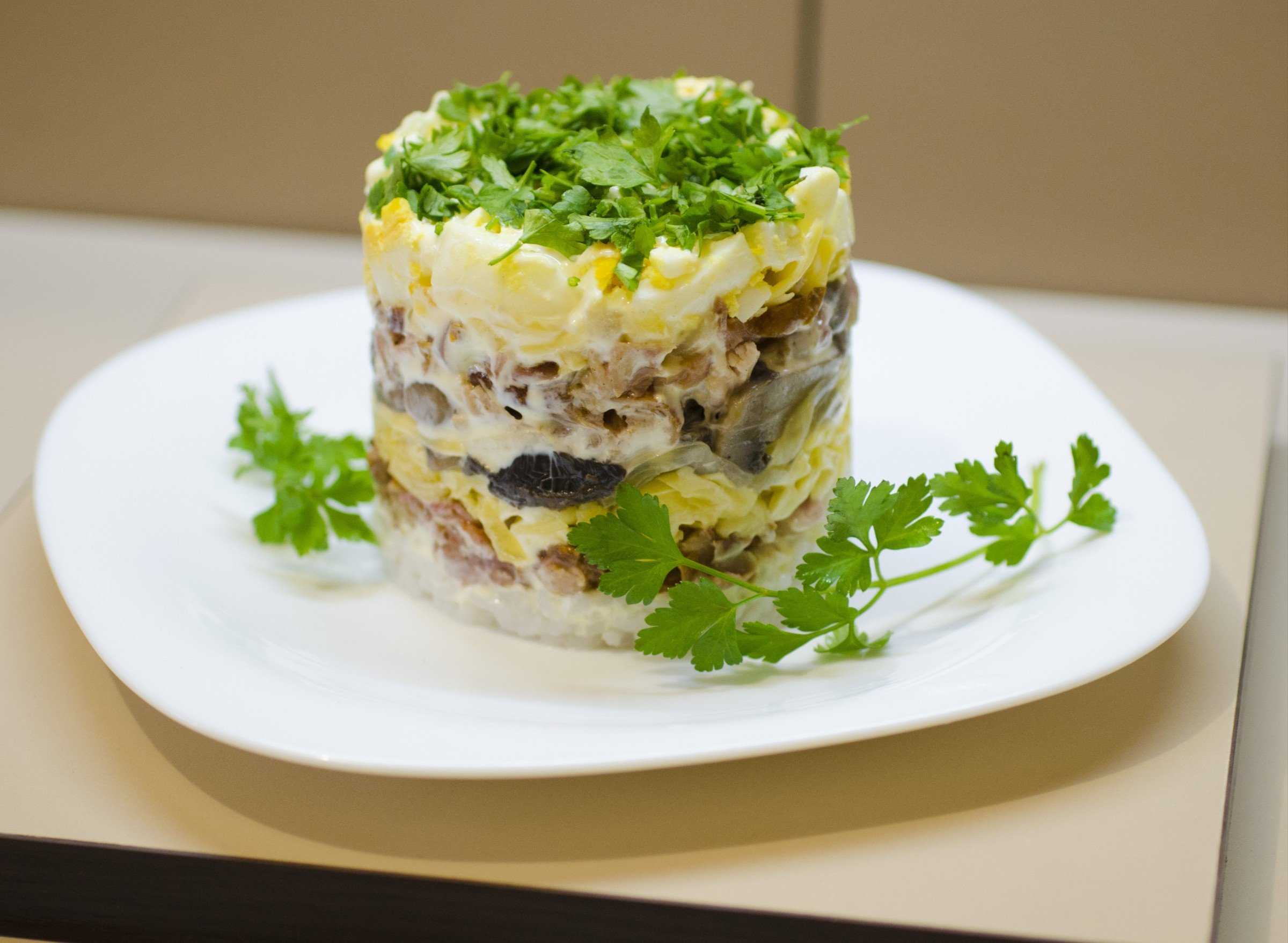 Салаты с куриной грудкой: 18 вкусных и простых рецептов