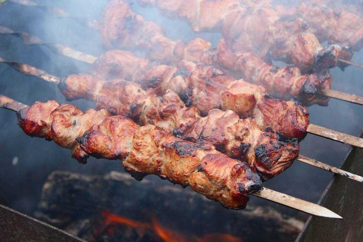 Шашлык из свинины и 6 самых вкусных маринадов, чтобы мясо было мягким