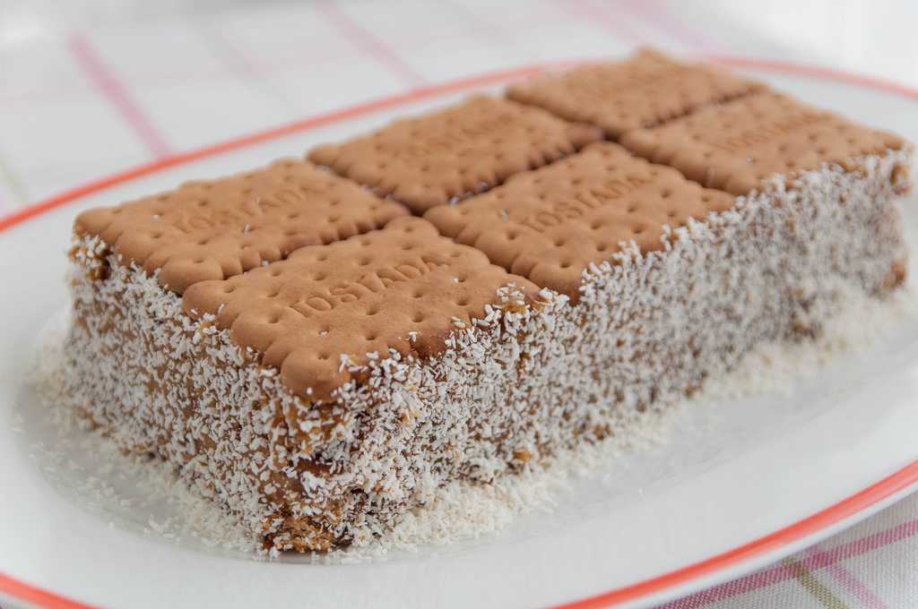 Банановый рулет со сгущенкой - пошаговый рецепт