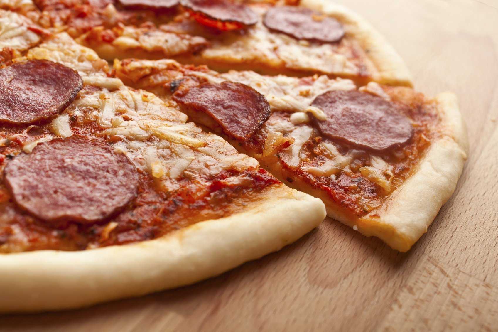 пицца с колбасой фото приготовления