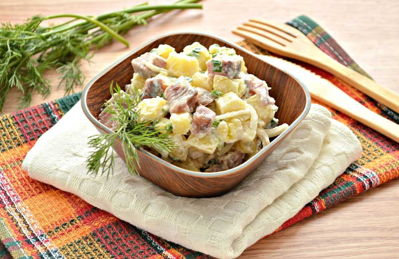 Салат с картофелем, огурцом и яйцом - рецепт с пошаговыми фото | меню недели