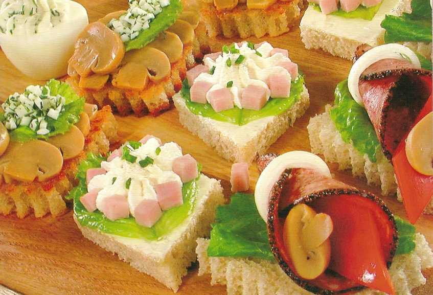 Бутерброды на праздничный стол — 20 простых и вкусных рецептов