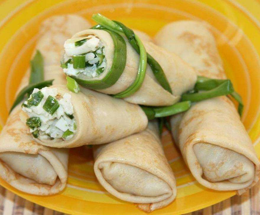 Блины с яйцом и луком