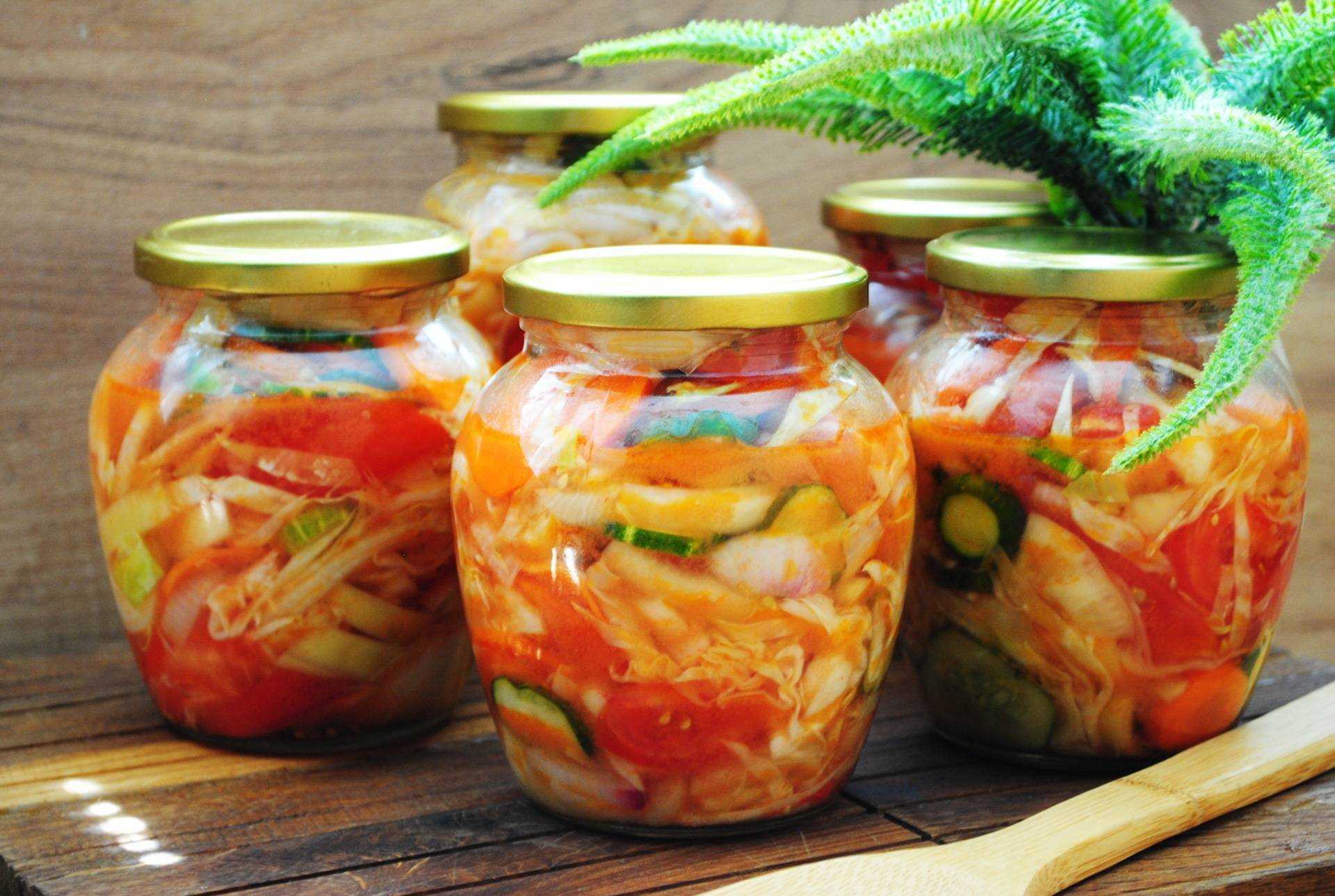Помидоры дольками с луком и маслом на зиму: рецепты «пальчики оближешь»