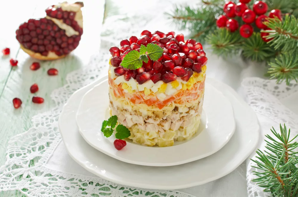 Новогодние салаты на 2023 год: новые и вкусные рецепты