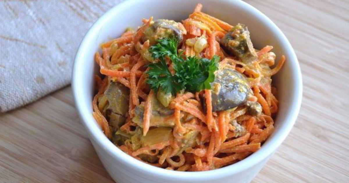 Салат с куриной печенью: 20 простых и аппетитных рецептов