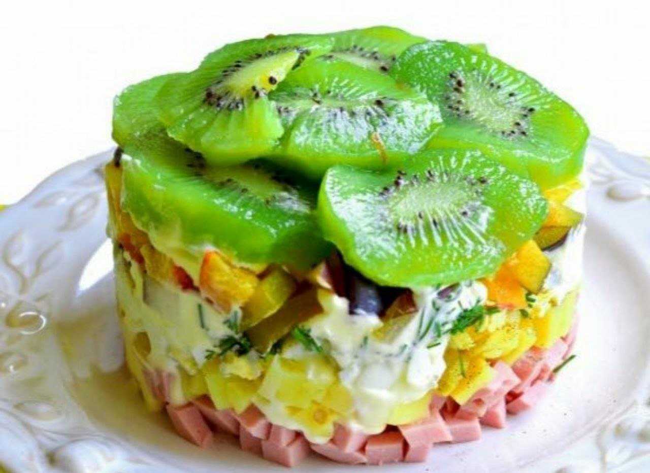 Салат с курицей и салатом: 6 оригинальных рецептов