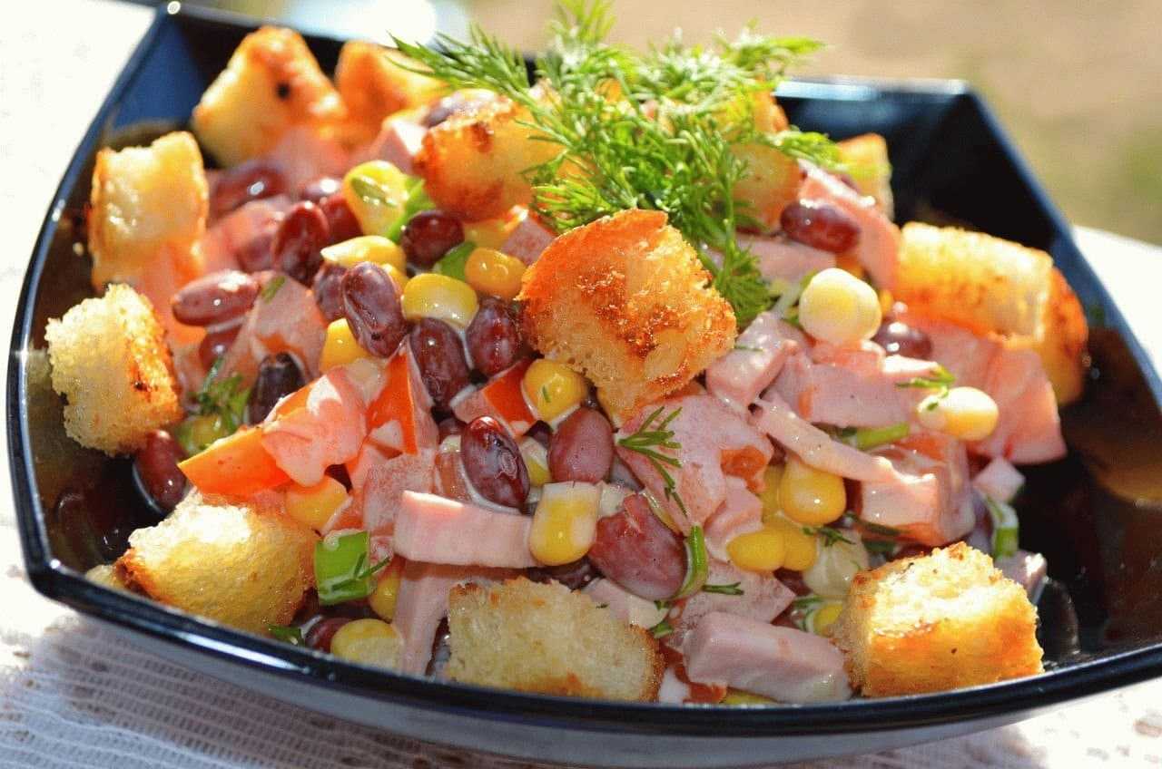 20 отличных салатов с ветчиной на любой вкус и бюджет