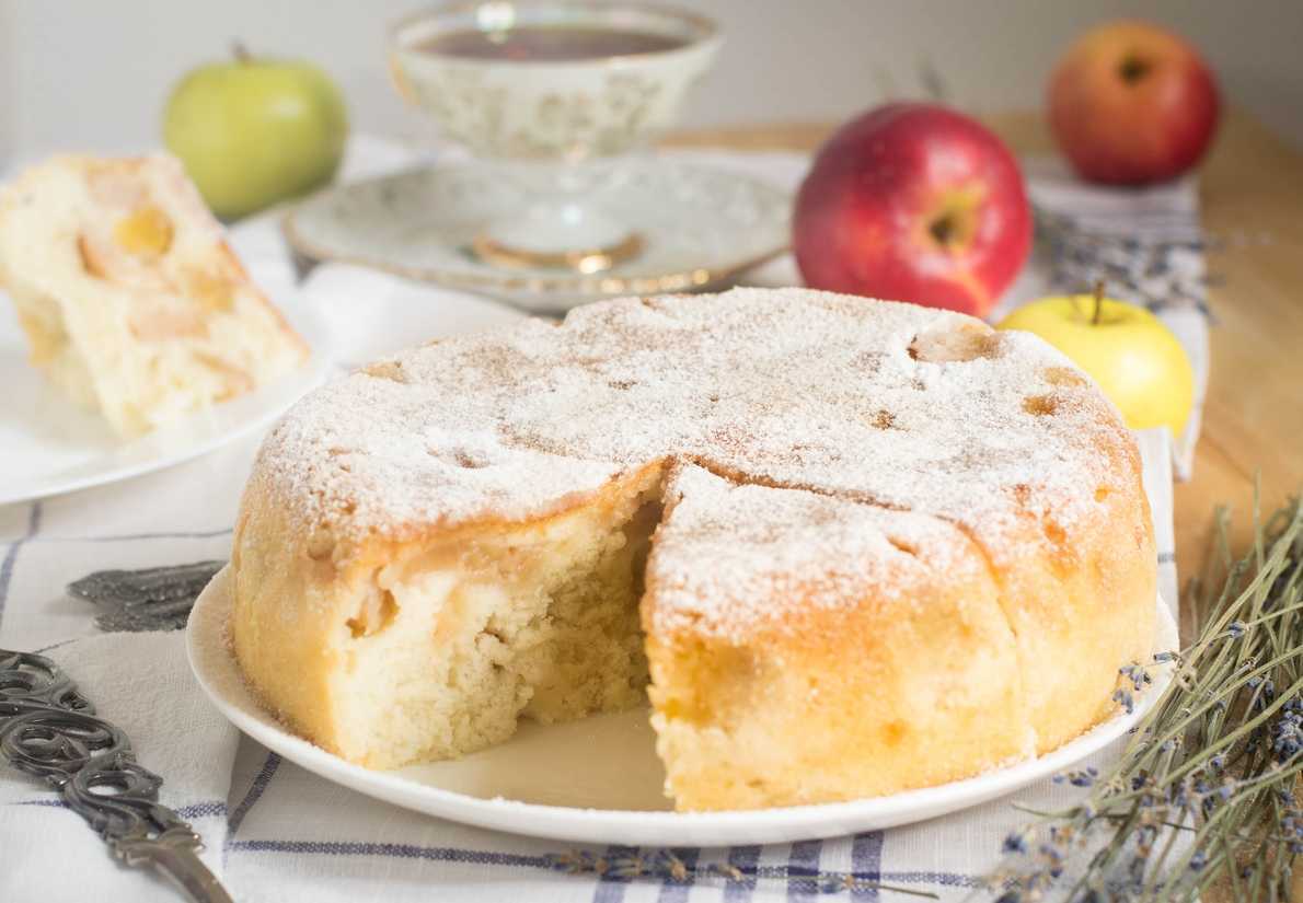 Самые вкусные рецепты шарлотки с яблоками в духовке — очень пышной, мягкой, воздушной