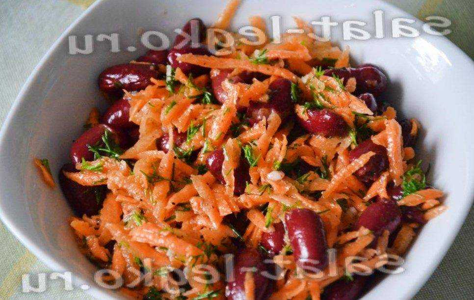 20 очень вкусных салатов с фасолью и сухариками