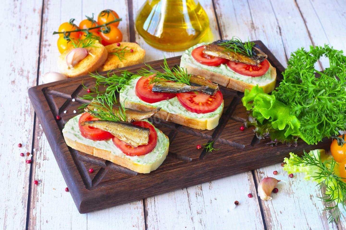 бутерброды со шпротами и огурцом фото