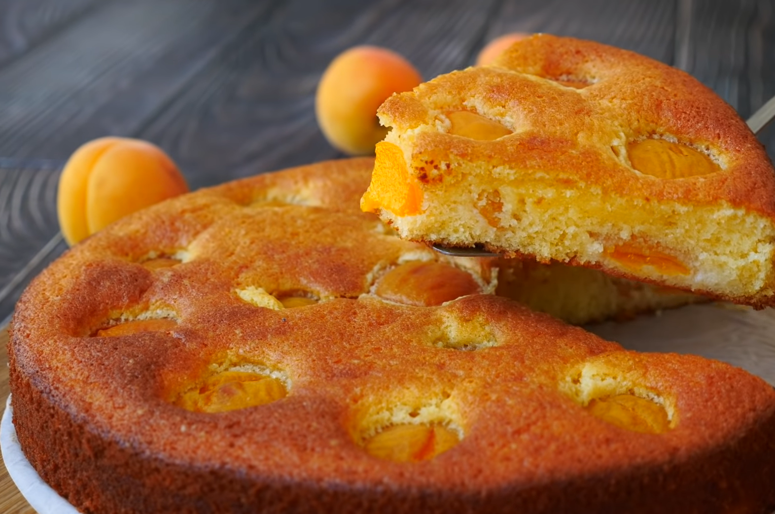 Выпечка с абрикосами свежими