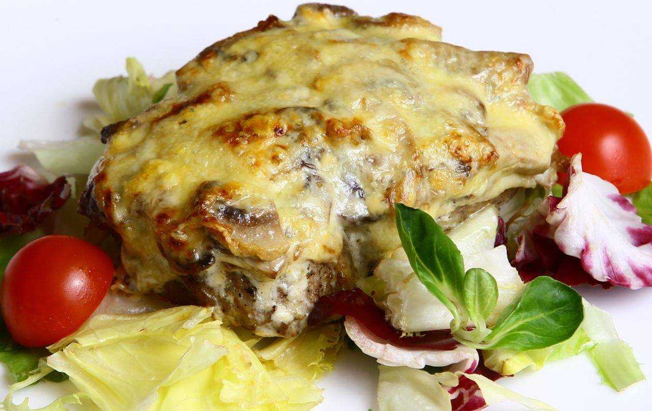 Мясо по царски с картошкой и грибами. свинина по-царски – универсальное блюдо! домашние рецепты свинины по-царски с грибами, помидорами, картофелем, ананасами, сыром