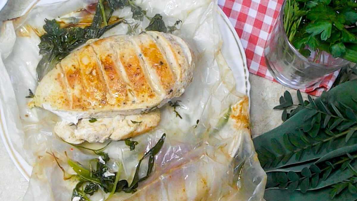 Сочная куриная отбивная жаренная в бумаге со специями (пошаговый рецепт с фото) - pro vkusnyashki