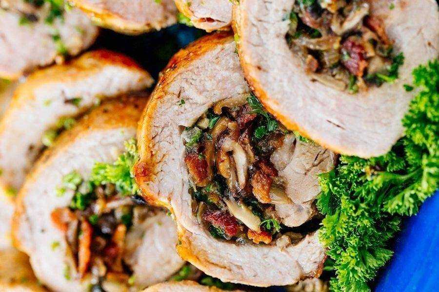 Мясной рулет из фарша с грибами