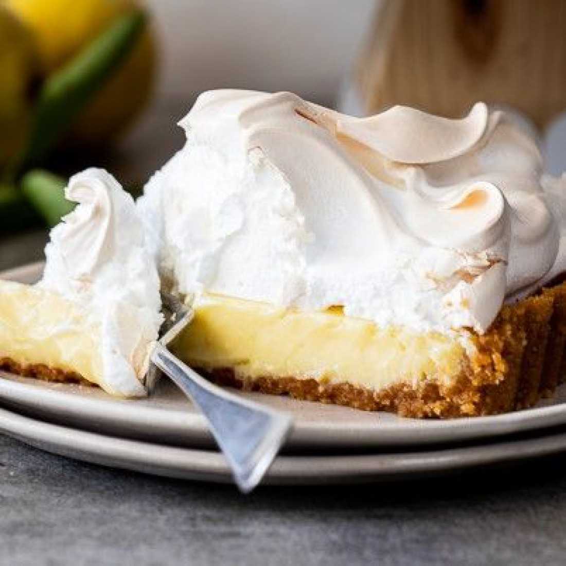 Лимонный меренговый пирог. Lemon Meringue pie. Лимонный Пай с меренгой. Лимонный тарт с меренгой от Селезнева.