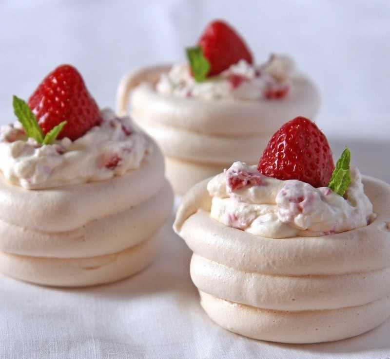 Пирожное из меренги с кремом
