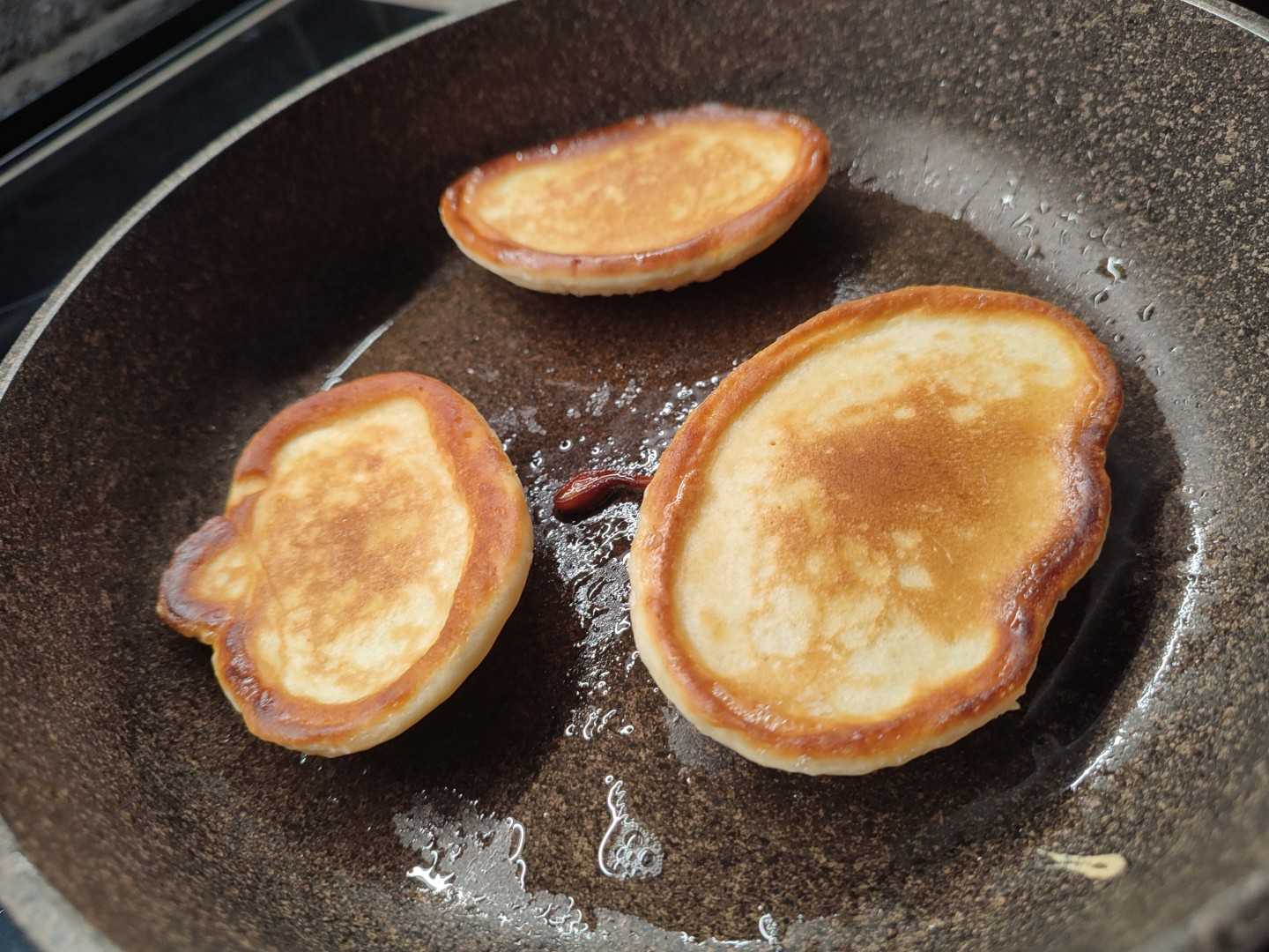 Пышные оладьи на молоке – 12 самых вкусных рецептов