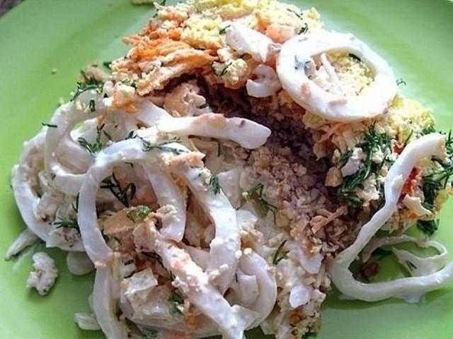 Салаты с кальмарами – 8 простых и очень вкусных рецептов