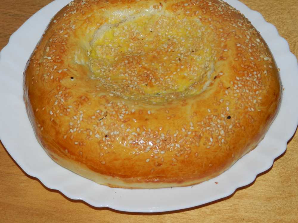 Лепешки с сыром в духовке: на кипятке, дрожжах и кефире