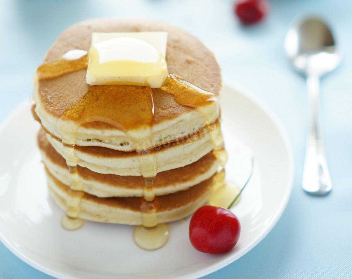 Панкейки на молоке и кефире — 7 вкусных пошаговых рецептов