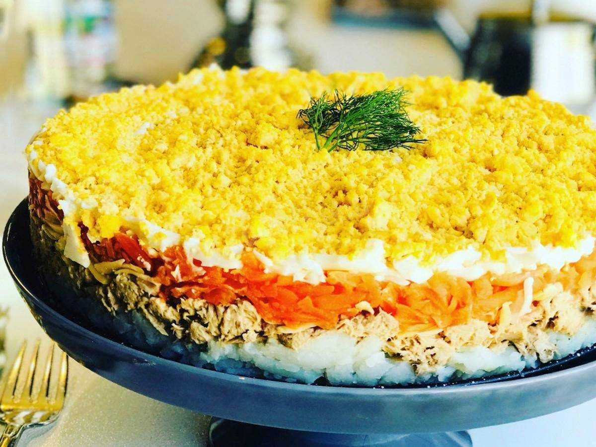 Самый вкусный салат «мимоза»: 10 очень простых рецептов с консервами