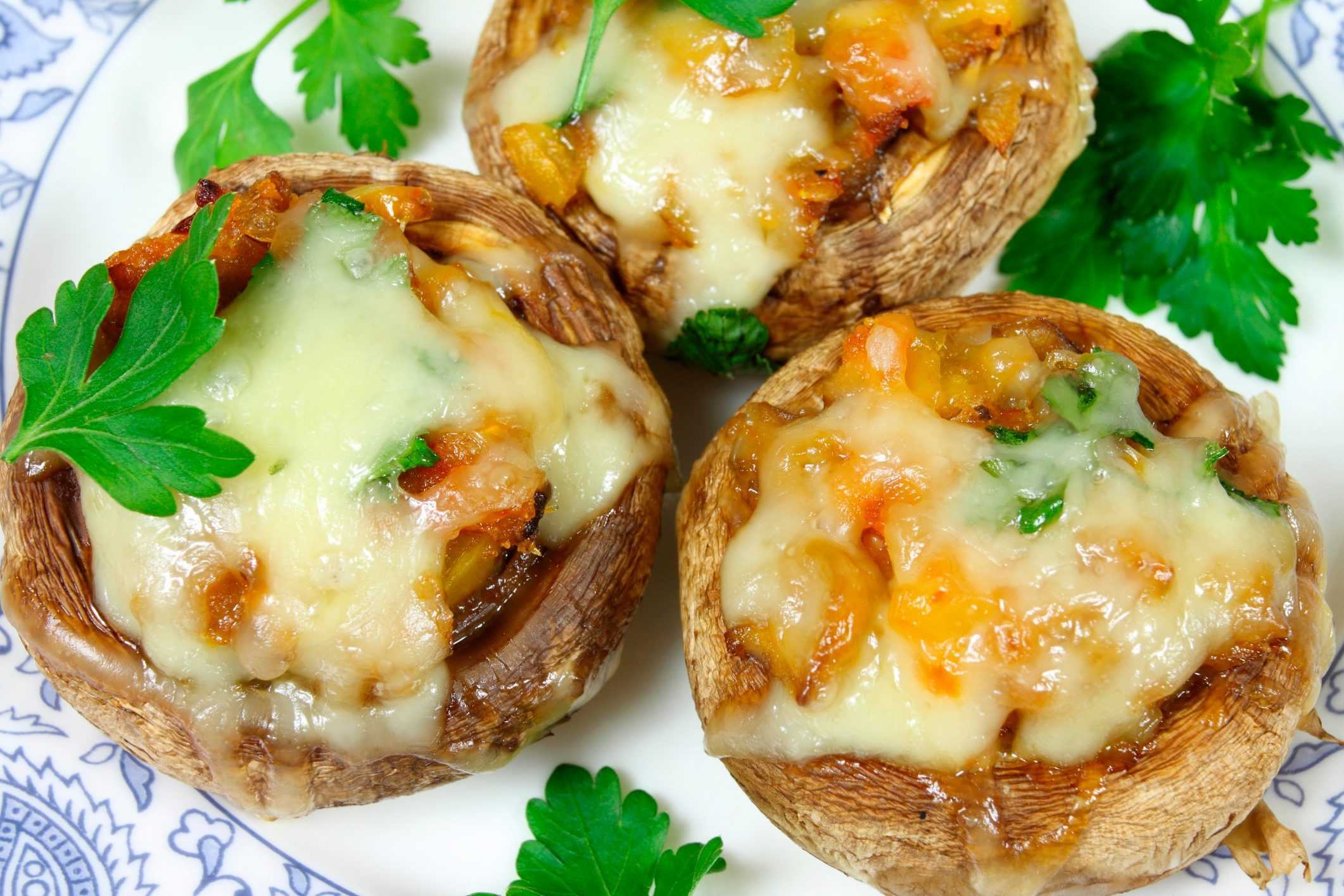 Грибы, запеченные в духовке с сыром – блюдо с мягким сливочным вкусом. проверенные рецепты грибов, запеченных в духовке с сыром - автор екатерина данилова - журнал женское мнение
