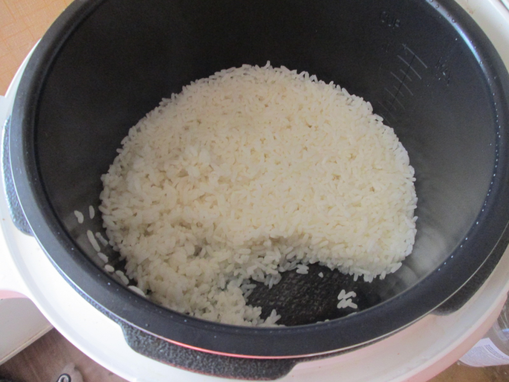 Приготовление риса на воде. Приготовление риса в мультиварке. Мультиварка для варки риса. Рис в мультиварке рассыпчатый. Мультиварка для риса для суши.