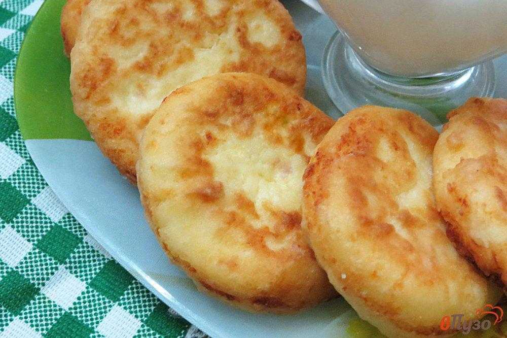 Пышные сырники из творога с манкой на сковороде как в садике